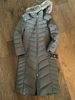 Eddie Bauer Women's Sun Valley Down Insulated Duffle Coat
NEW
Size: XS